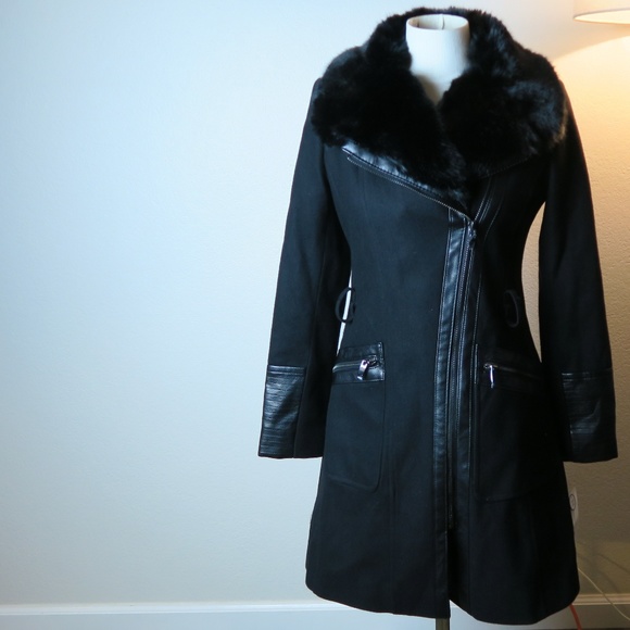 Via Spiga Jackets & Blazers - NW Via Spiga Faux Fur-Collar Asymmetric Coat